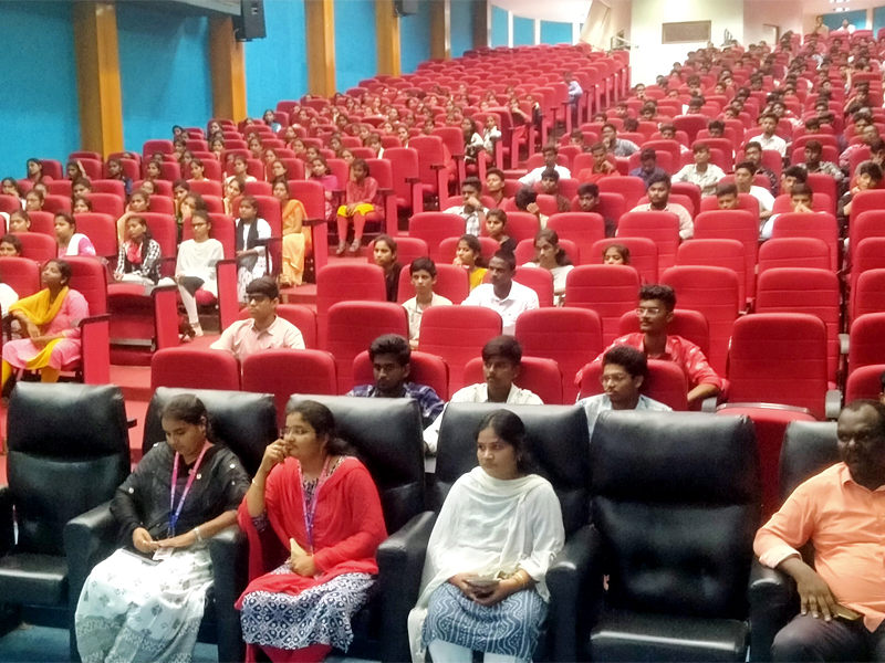 MES organized a seminar for 1st Year B. Tech Students