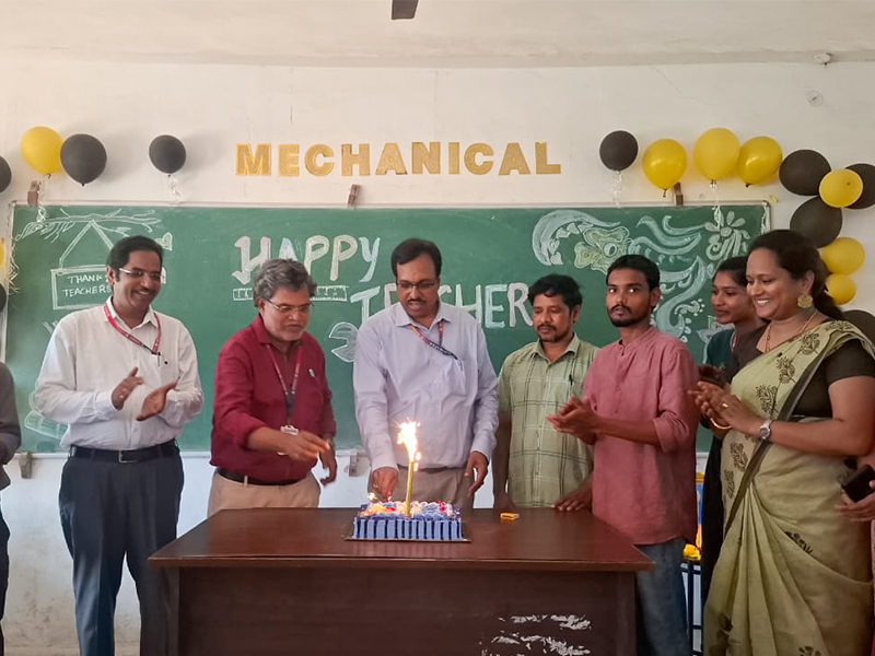 MES Students Honor Teachers on Teachers’ Day